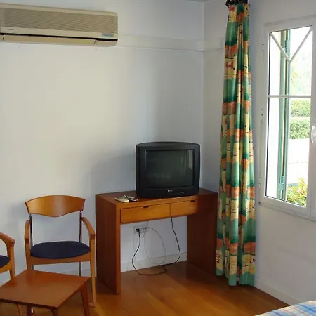 Turisticos Avenue Park 3* פונשל