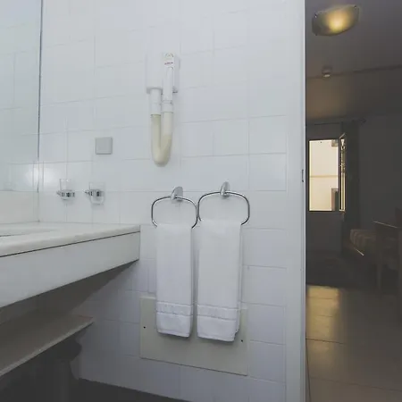 Turisticos Avenue Park 3* פונשל